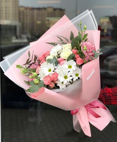 Букет цветов из: Розы, Лизиантусы и Хризантемы в Стёпаново